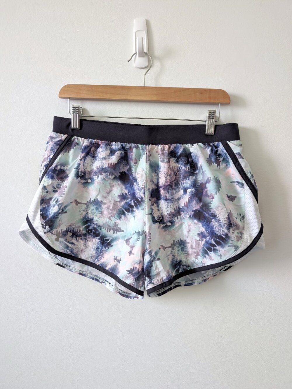 UNDER ARMOUR Fly By 2.0 Printed Running Shorts | Medium